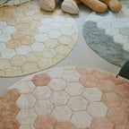 Tapete Honeycomb Rose 140cm - Lorena Canals **