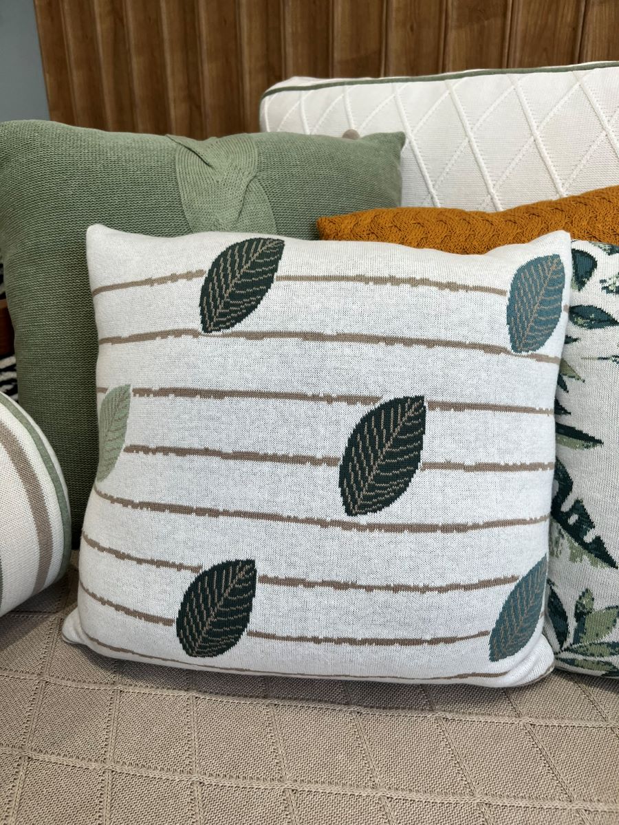 Almofada Decorativa em Tricot com Estampa de Folhas Verdes