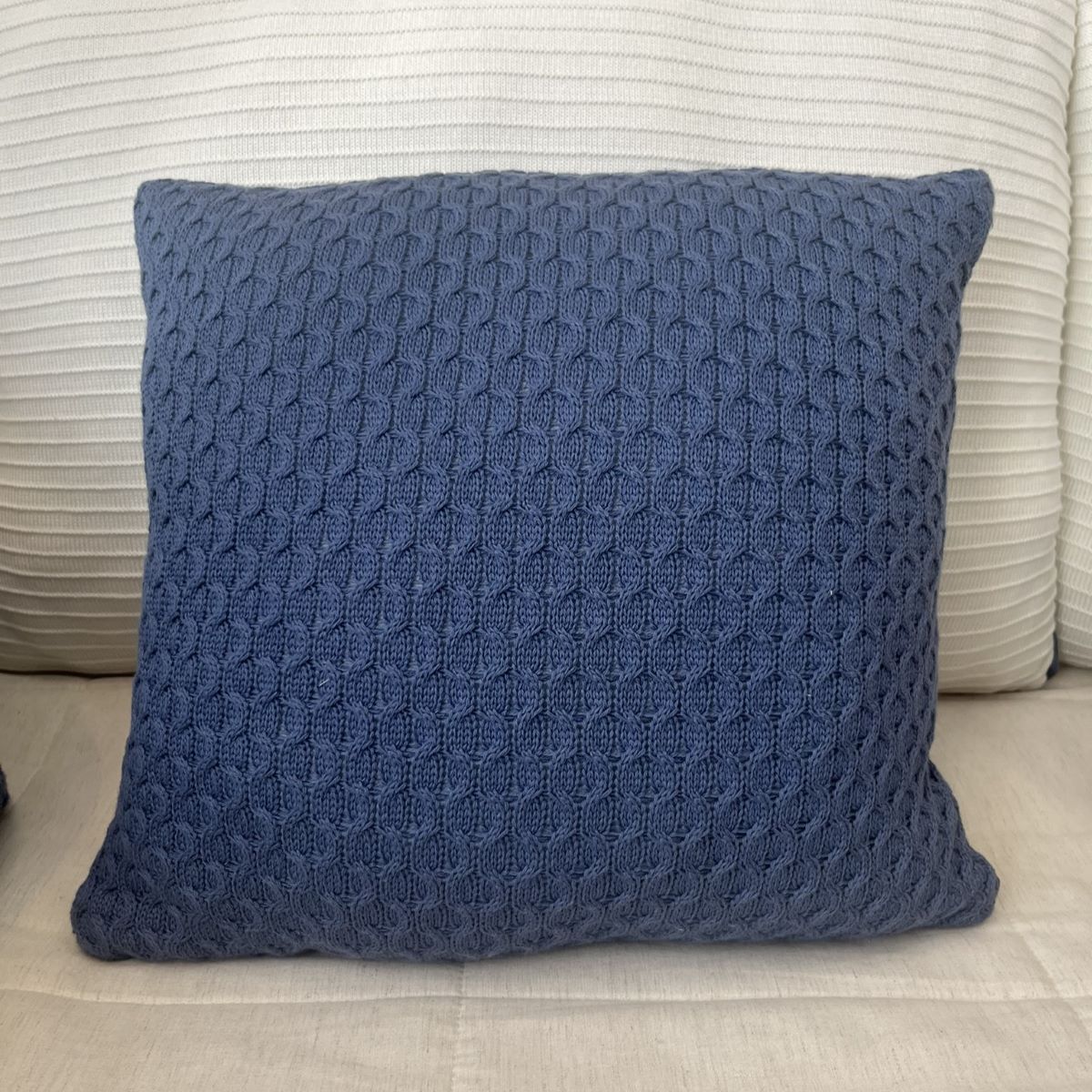 Almofada Decorativa Quadrada em Tricot Marinho 40x40 cm